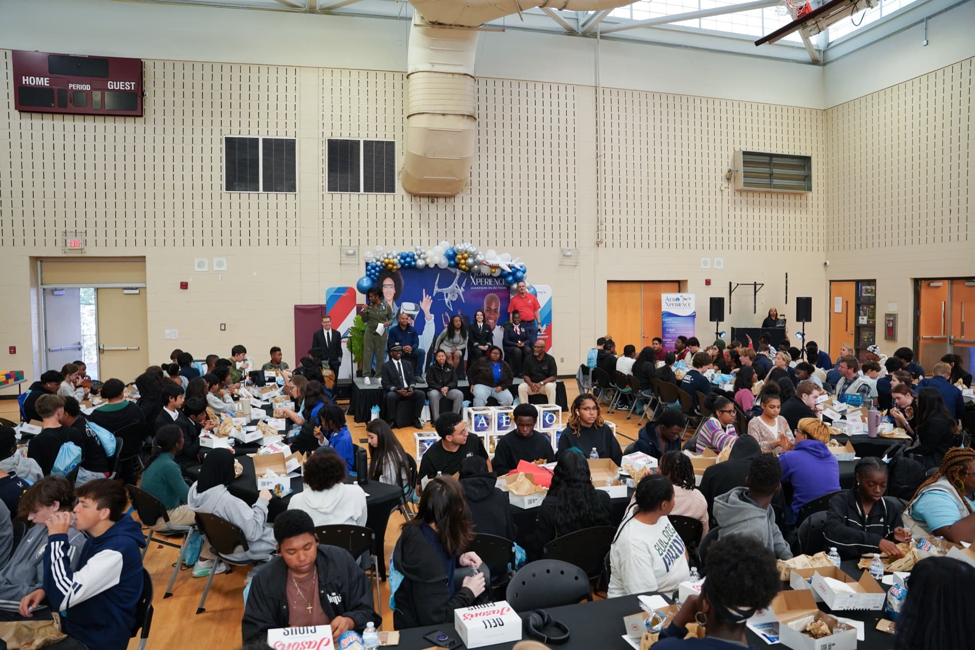 Students gathered for keynote lunch
